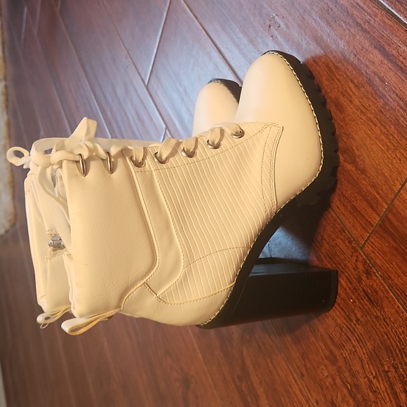 BCBG booties - Picture 3 of 10